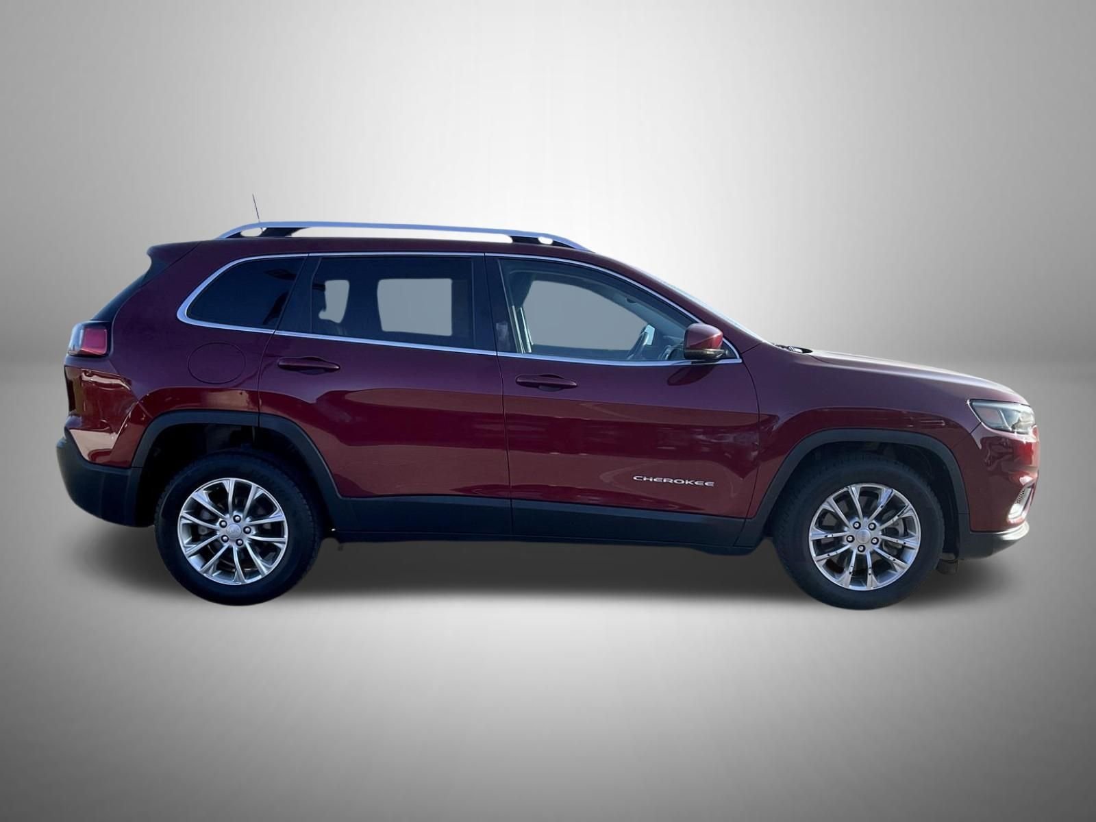 Used 2019 Red Jeep Latitude Plus image 4