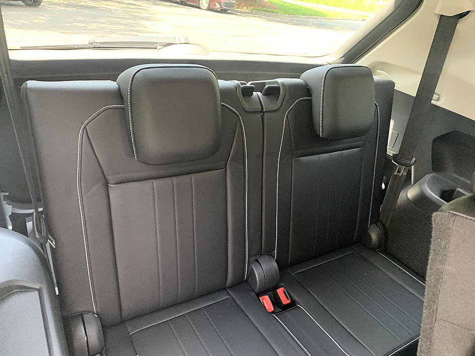 Used 2023 Platinum Gray Metallic Volkswagen SE image 19