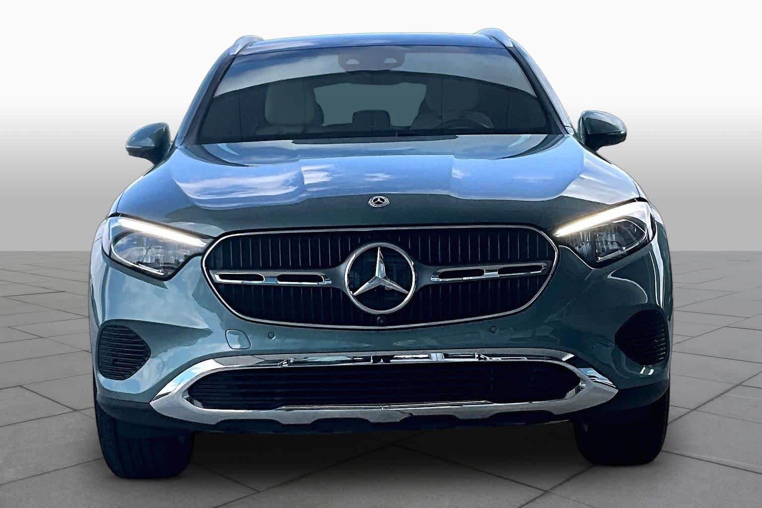 Used 2026 Verde Silver Metallic Mercedes-Benz GLC 300 image 4