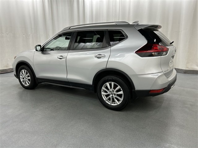 2018 Nissan Rogue SV photo 3