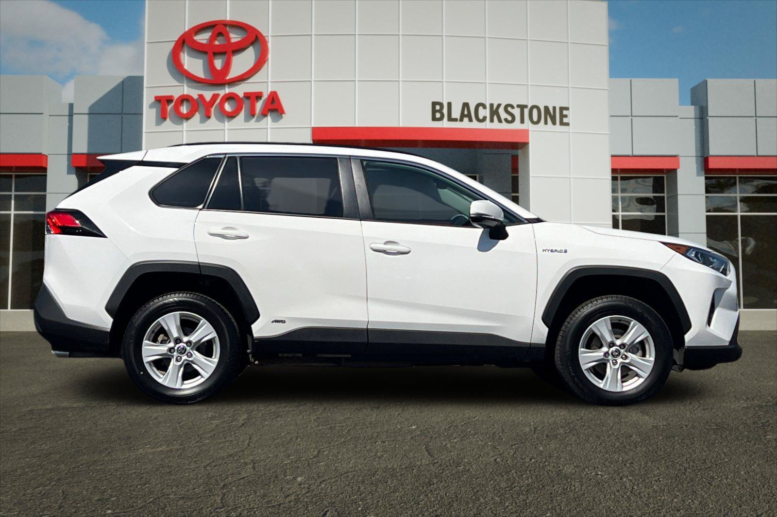 Certified Used 2021 Super White Toyota Hybrid XLE image 2