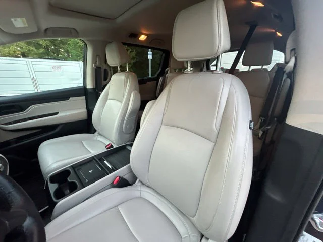 Used 2025 Silver Honda EX-L image 54