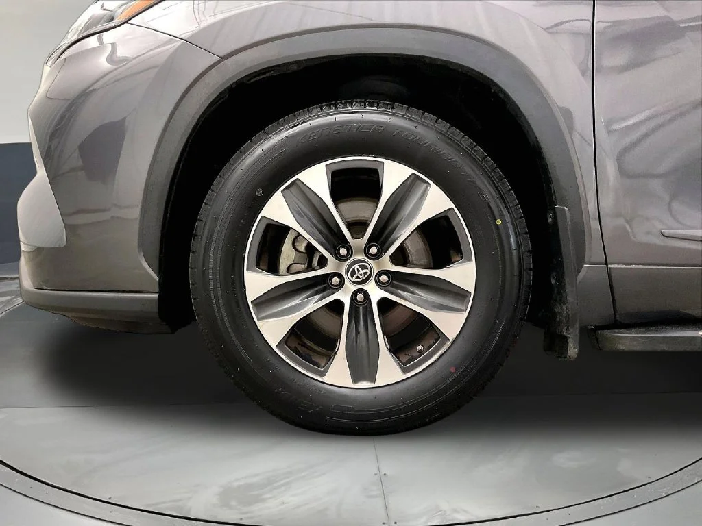 Used 2022 Gray Toyota XLE image 12