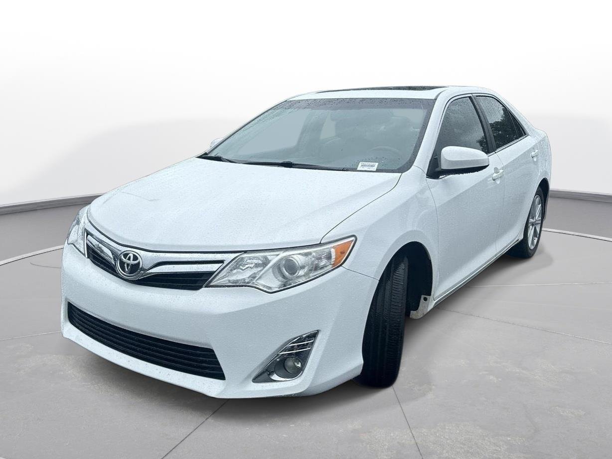 Used 2012 Super White Toyota XLE image 2