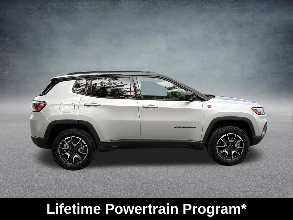 Used 2025 Silver Zynith Metallic Clearcoat Jeep Trailhawk image 7