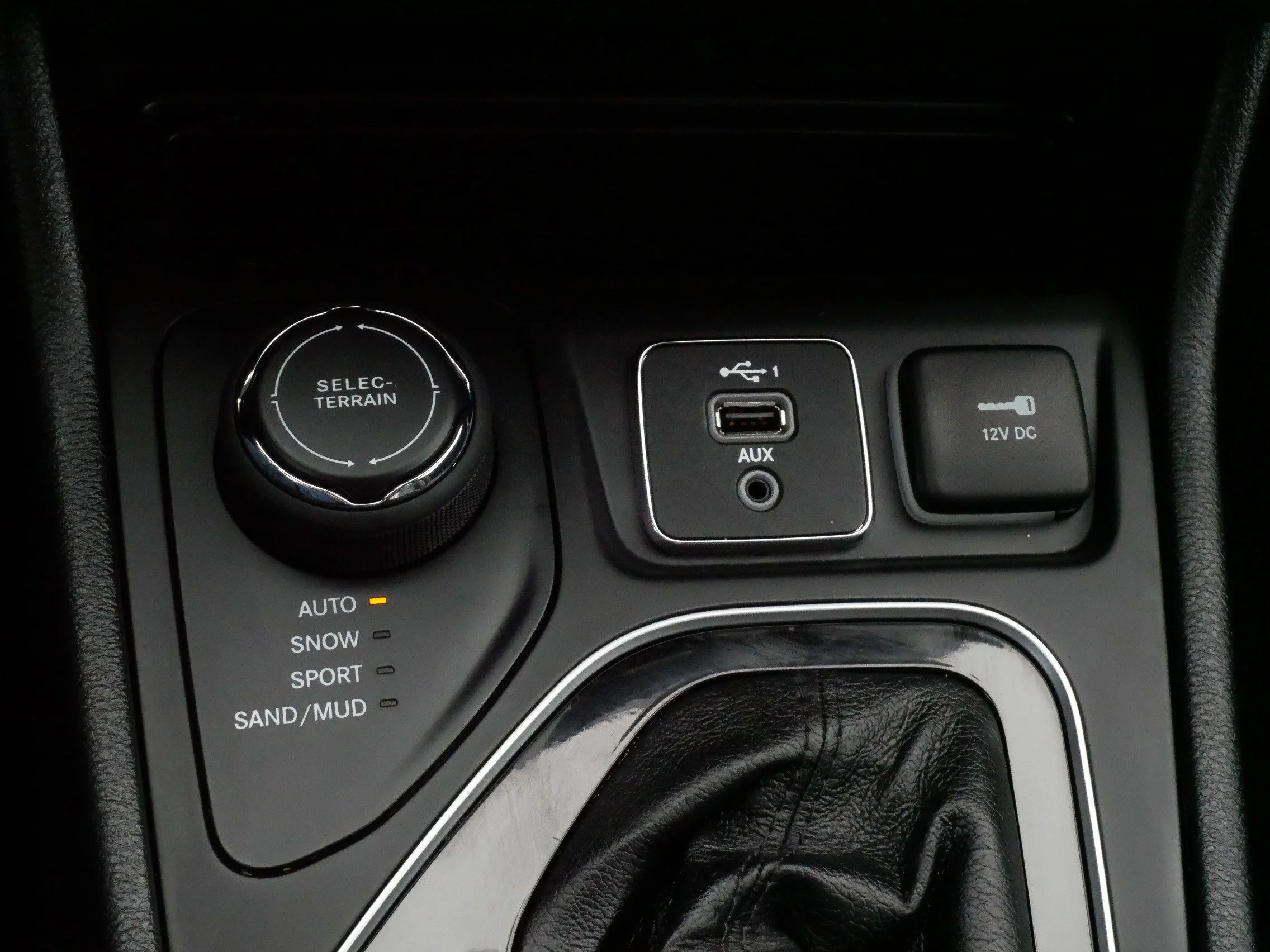 Used 2022 Bright White Clearcoat Jeep Limited image 24