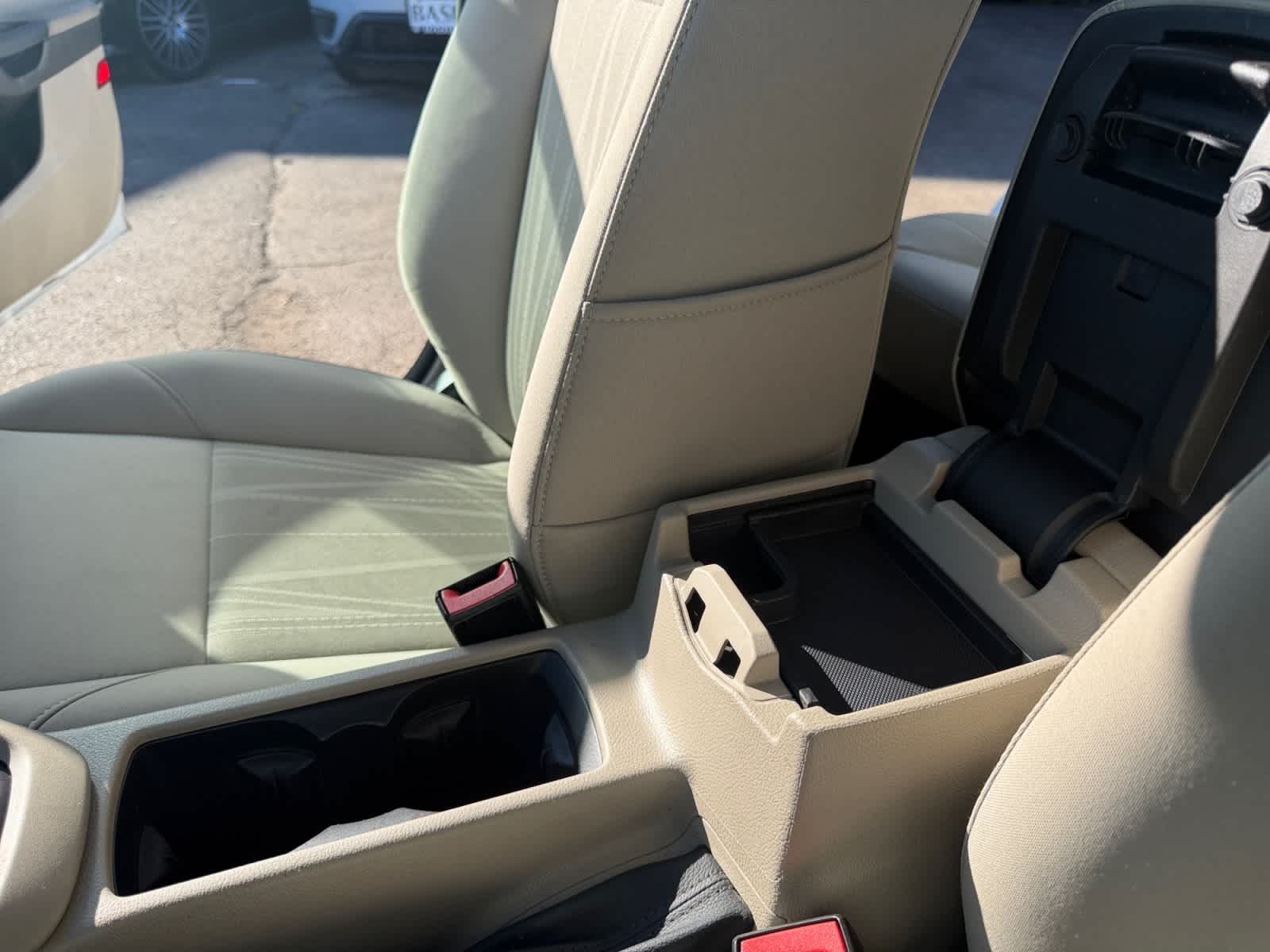 Used 2015 Oxford White Ford SE image 36