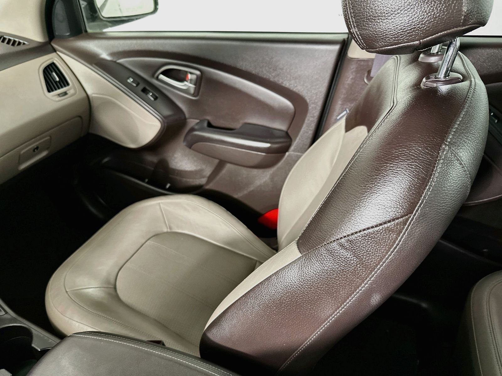 Used 2010 Ash Black Hyundai Limited image 25