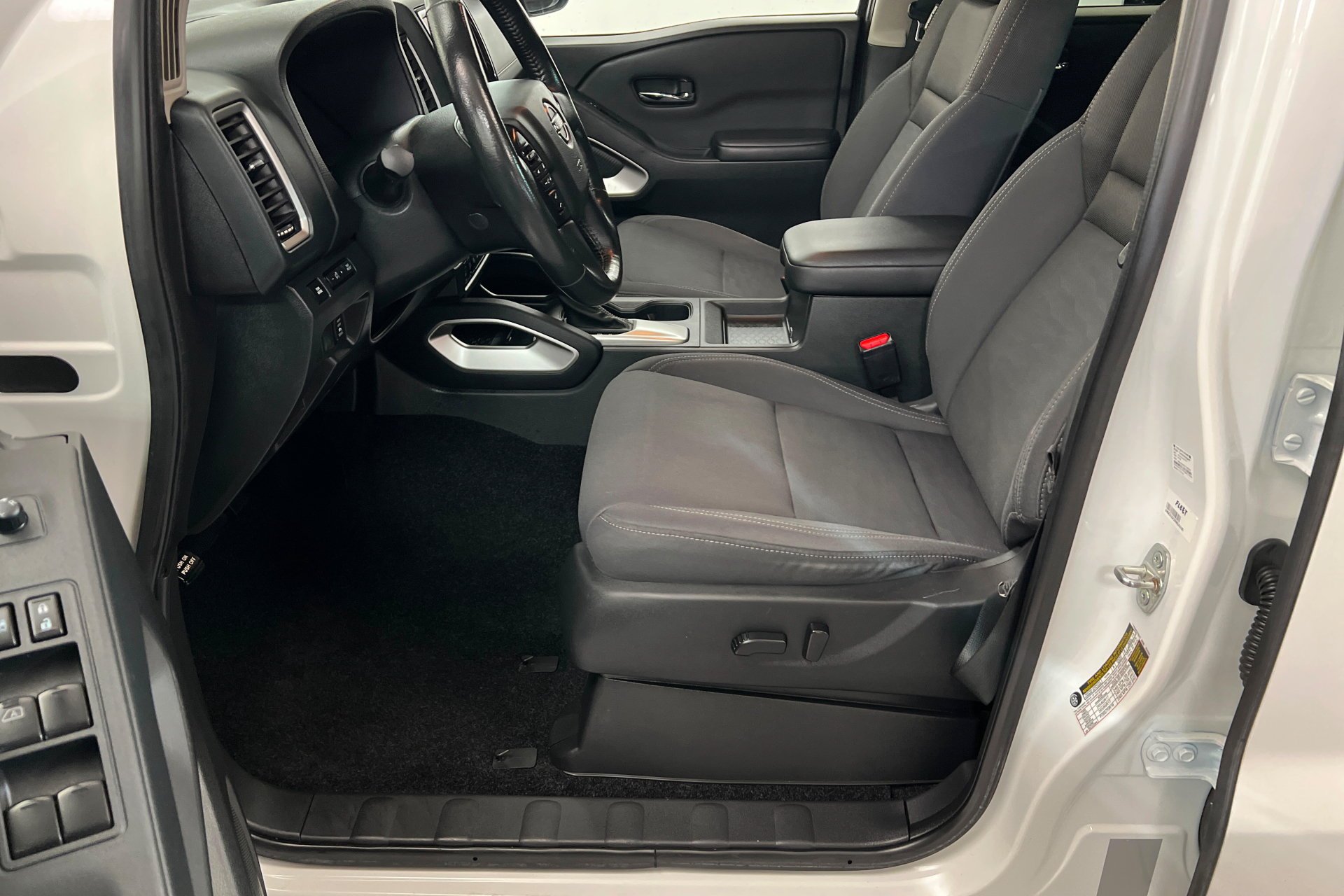 2024 Nissan Frontier SV - Photo 18