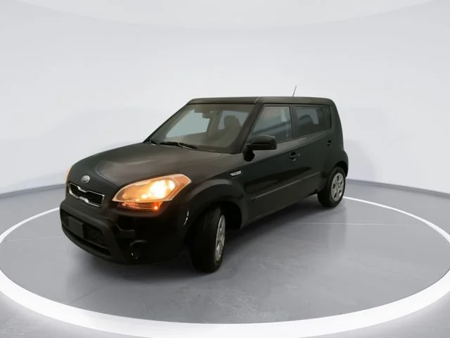 Used 2013 Gray Kia Base image 2