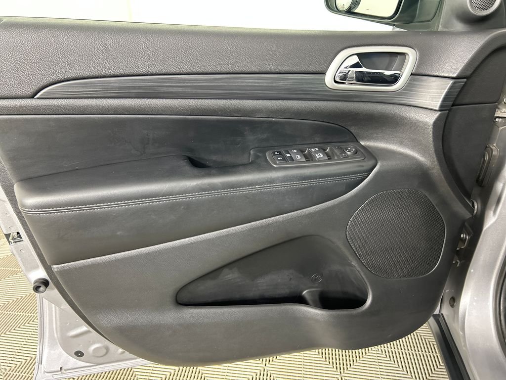 Used 2021 Silver Jeep Laredo X image 11