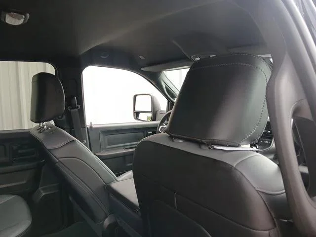 New 2026 Diamond Black Crystal Pearl-Coat Exterior Paint RAM TRADESMAN image 21