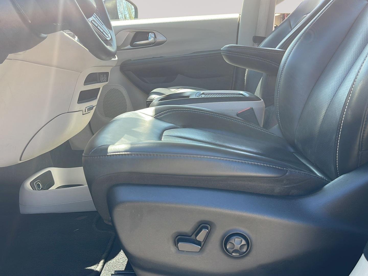 2023 Chrysler Pacifica Touring L - Photo 33