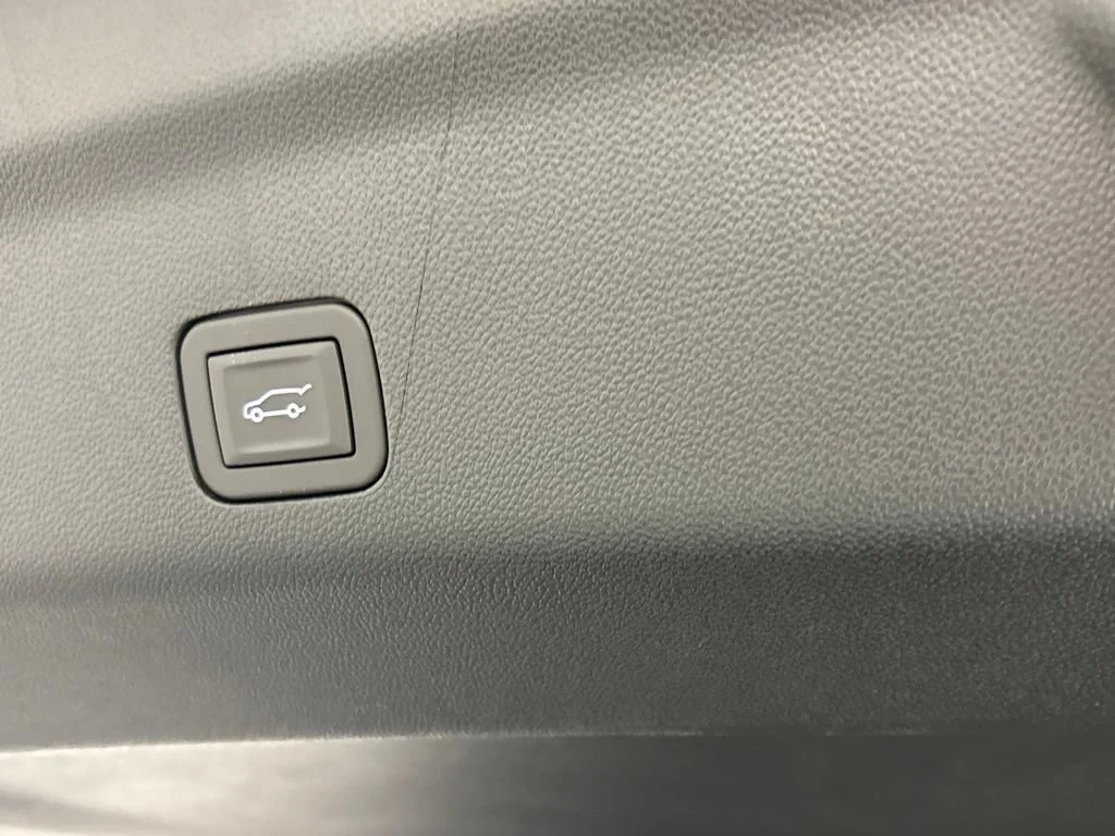 2026 Chevrolet Suburban RST - Photo 29