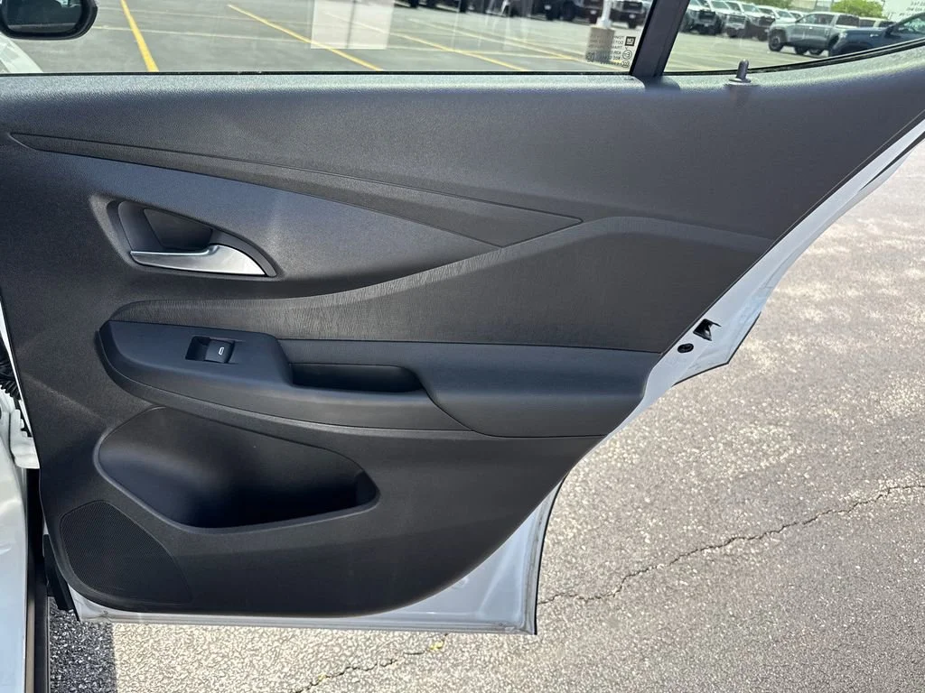New 2026 Summit White Buick Preferred image 32