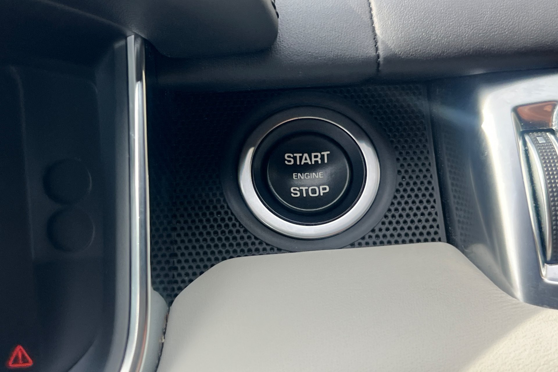 Used 2017 Borealis Black Metallic Land Rover SVR image 25