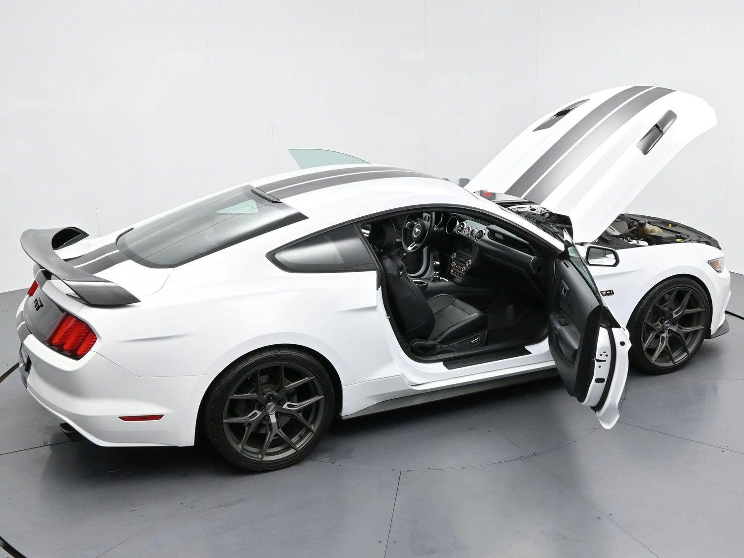 Used 2016 Oxford White Ford GT image 39