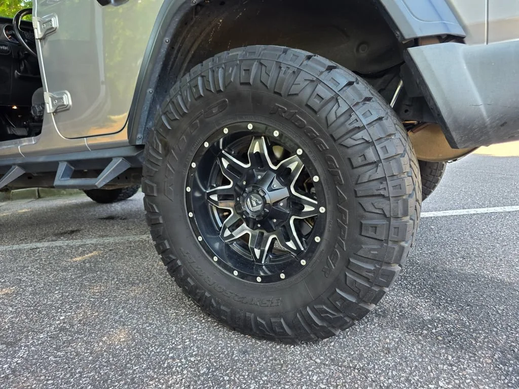 Used 2018 Silver Jeep Sport S 4x4 image 29