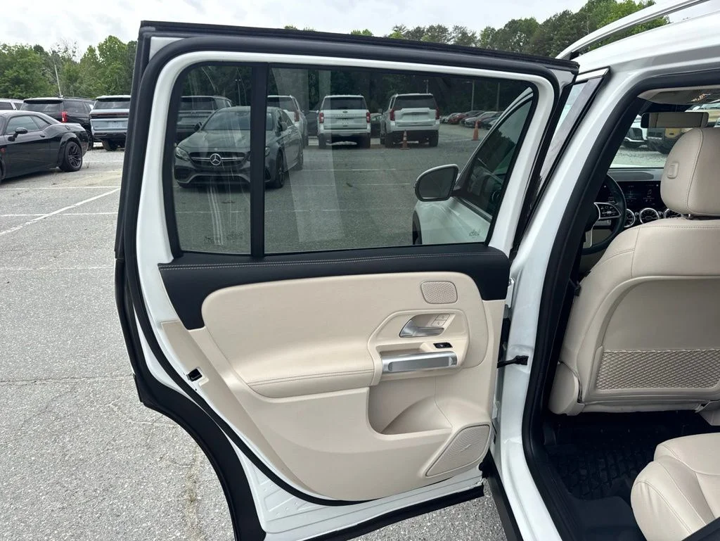 Used 2022 White Mercedes-Benz GLB 250 image 27