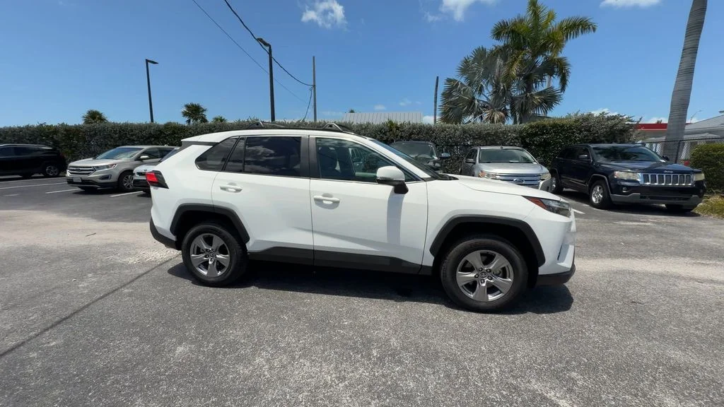 Used 2025 White Toyota XLE image 9