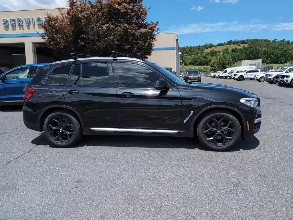 Used 2020 Black BMW xDrive30i image 4