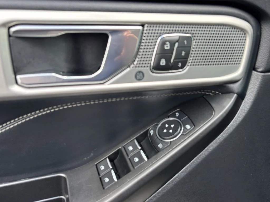 Used 2020 Black Ford Limited image 15