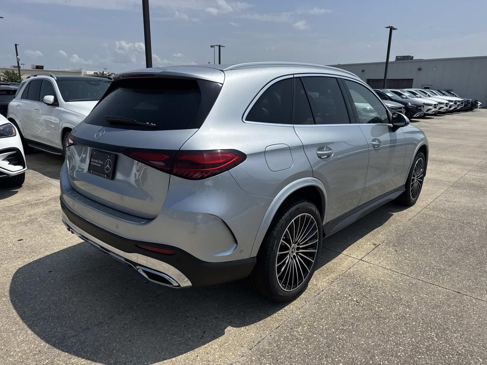 New 2026 Silver Mercedes-Benz GLC 300 image 4