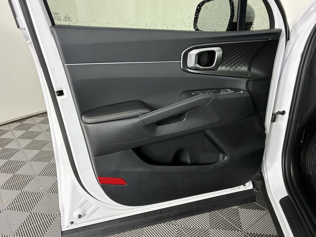 New 2026 Glacial White Pearl Kia LX image 18