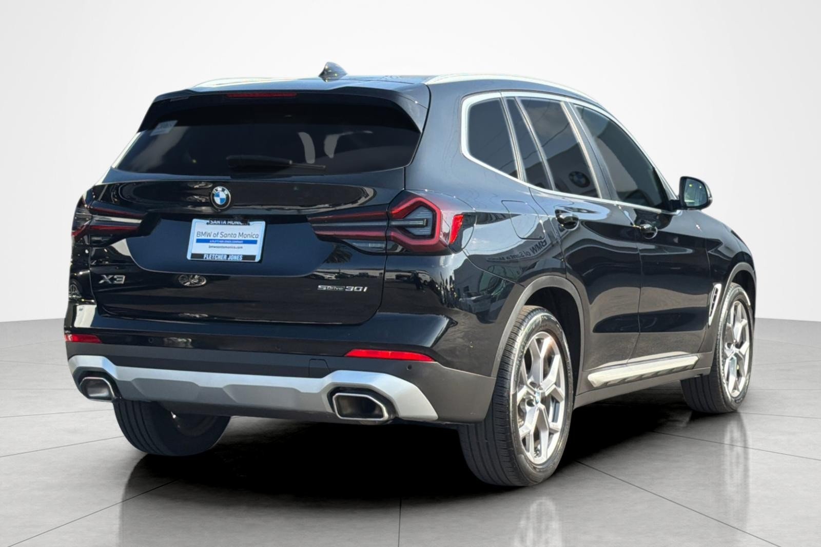 Used 2024 Jet Black BMW sDrive30i image 5