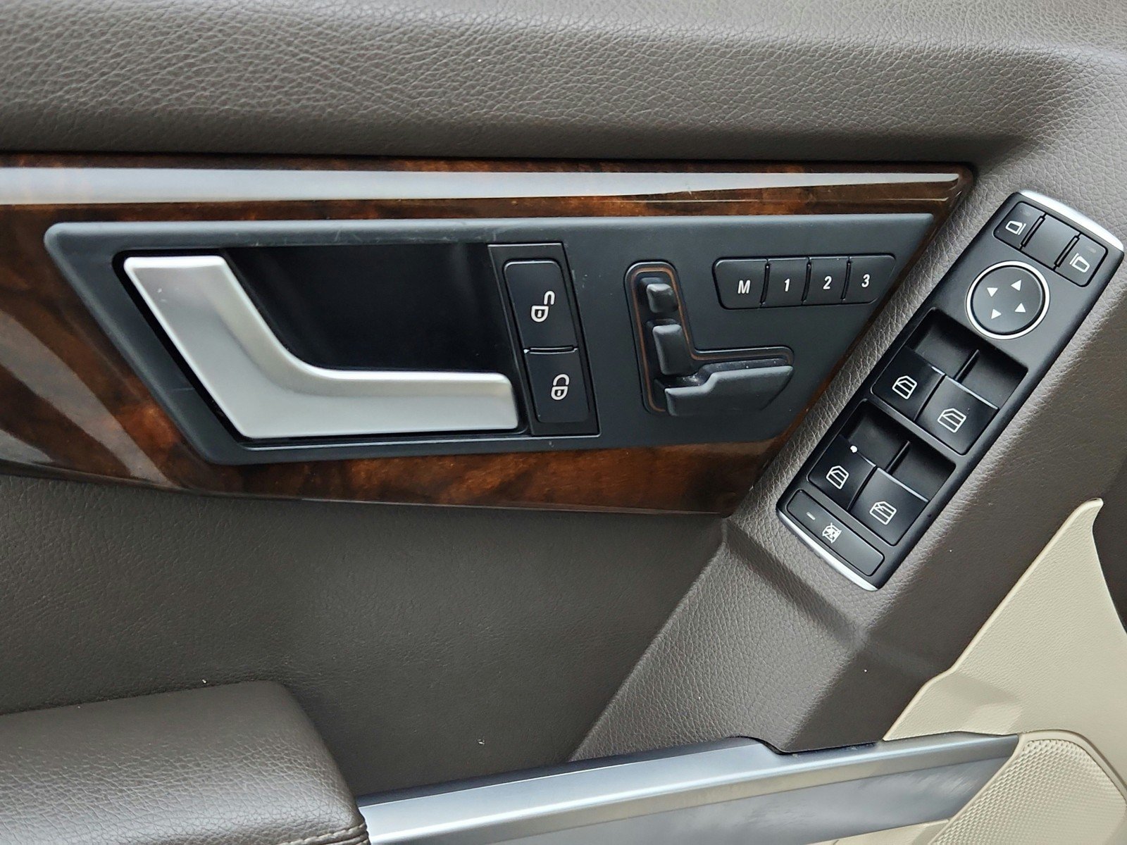 Used 2014 Pebble Gray Mercedes-Benz GLK 350 image 25