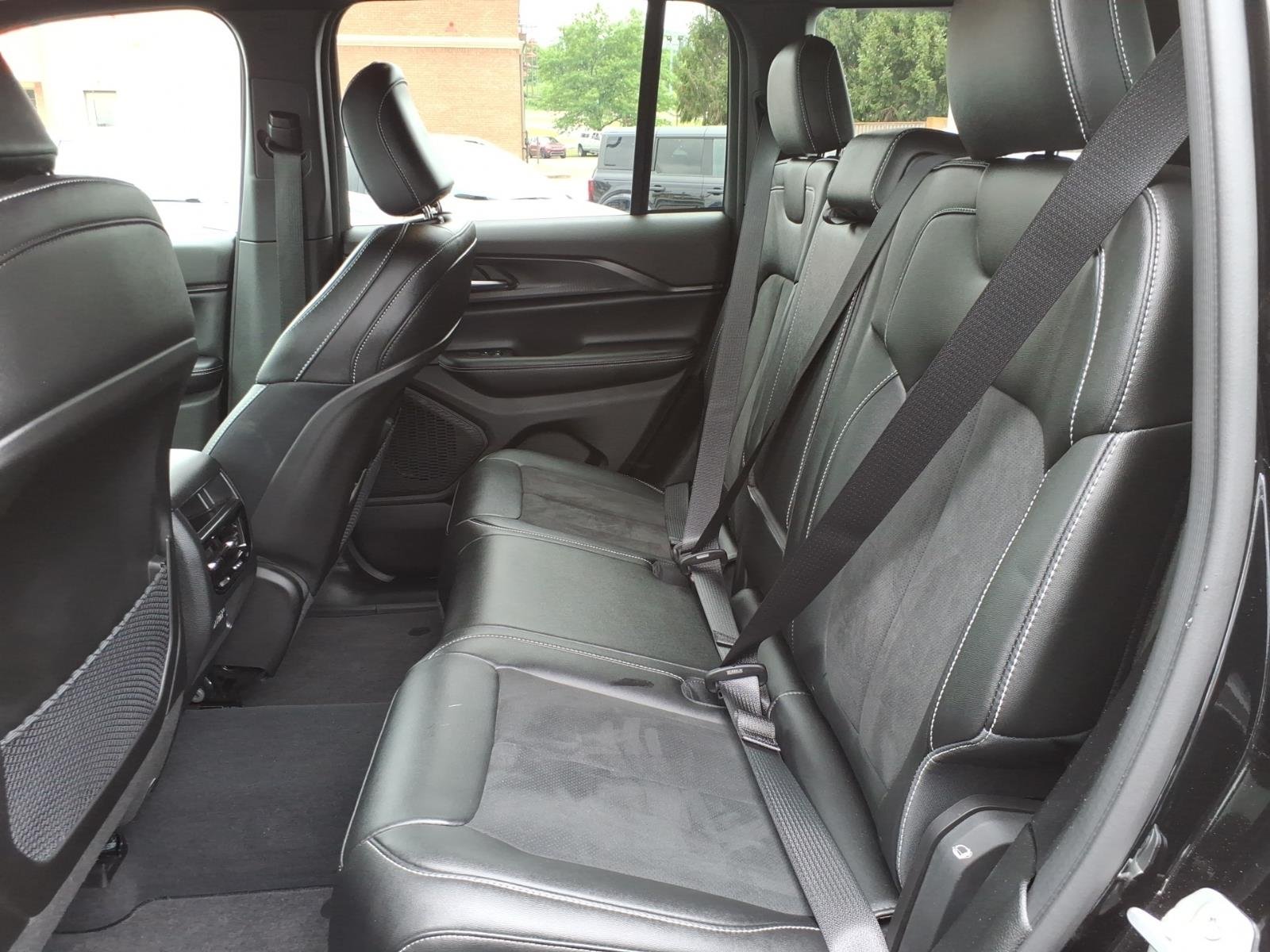 Certified Used 2024 Diamond Black Crystal Pearl Coat Jeep Altitude image 10