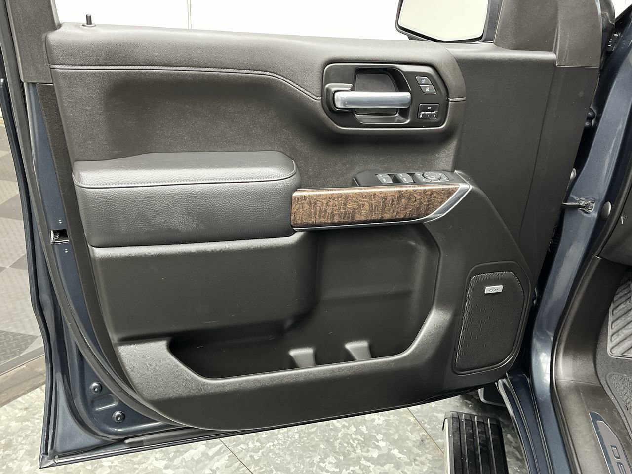 Certified Used 2022 Hunter Metallic GMC Denali image 10