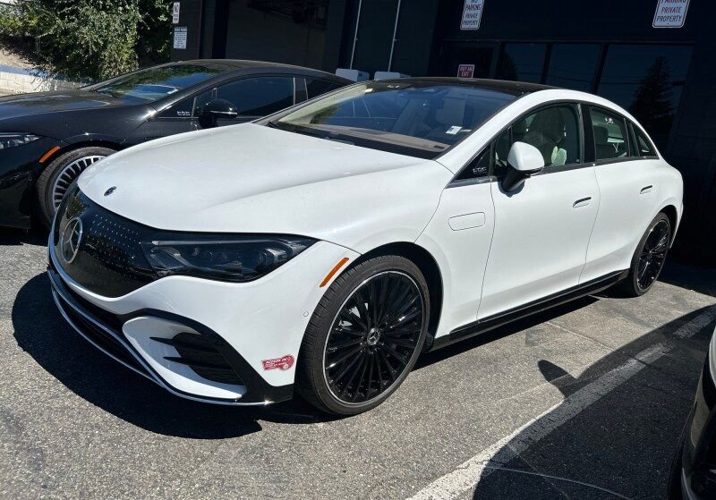 Certified Used 2023 White/off-white Mercedes-Benz 500 Sedan image 1