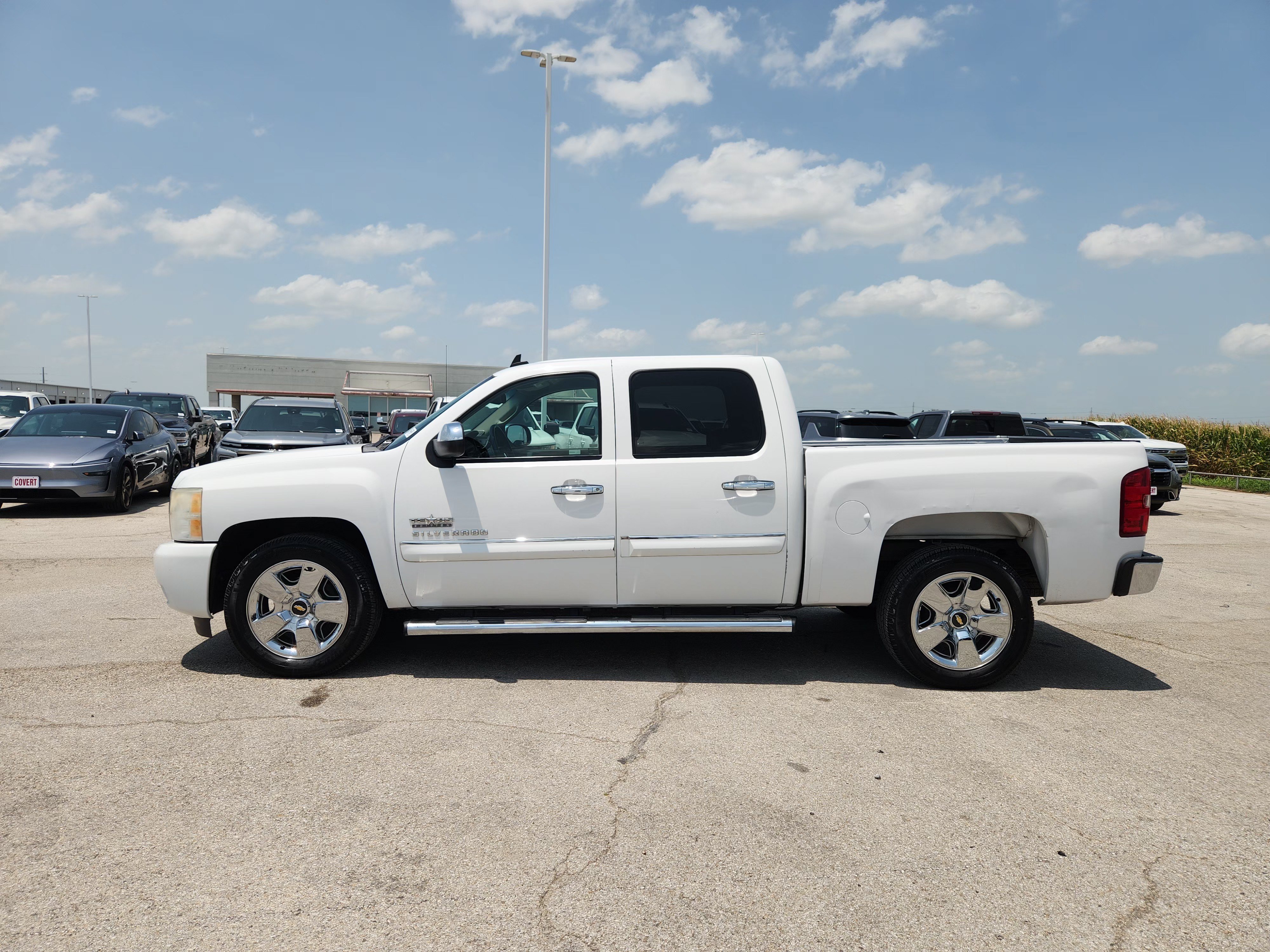 Used 2009 SUMMIT WHITE Chevrolet LT image 4