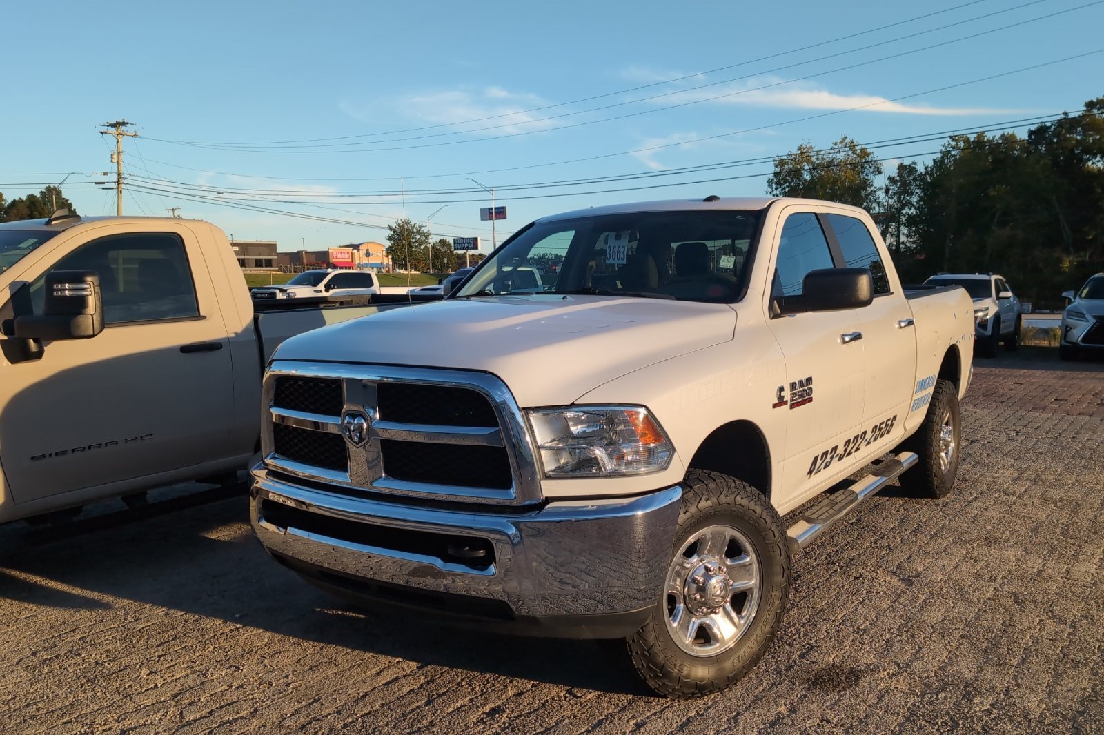 Used 2018 White Ram SLT image 13
