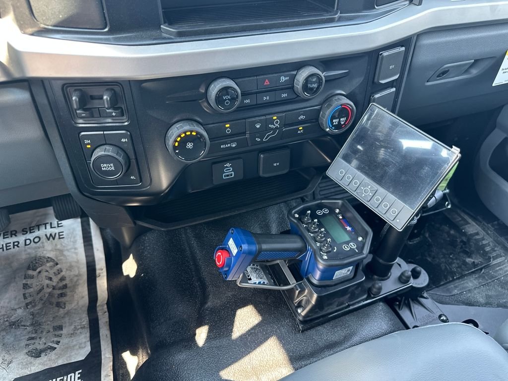 2025 Ford F-550 Super Duty Chassis Cab XL - Photo 34