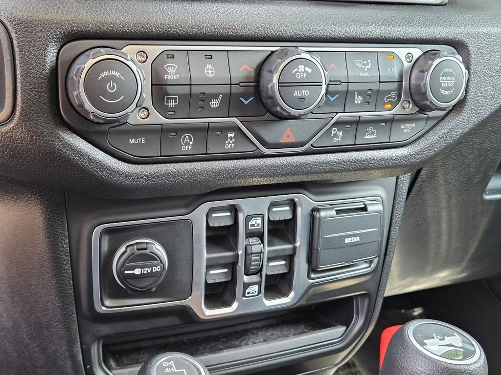 Used 2026 Green Jeep Sport S image 22