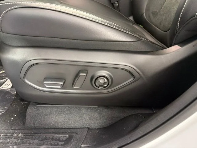 New 2026 White Jeep Altitude image 16