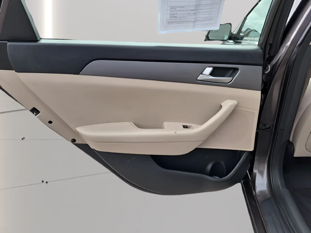 Used 2015 Brown Hyundai SE image 29