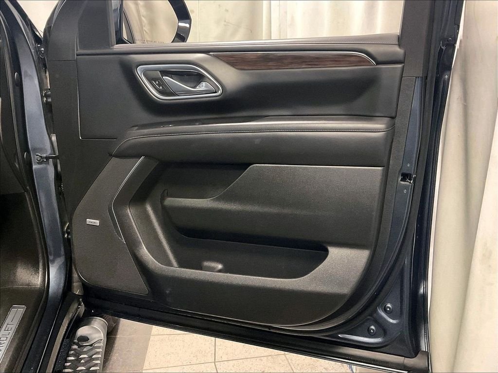 Used 2021 Gray Chevrolet Z71 image 12