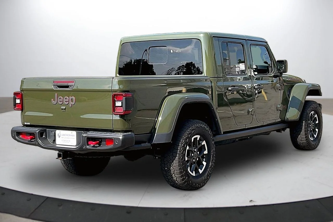 Used 2024 Green Jeep Rubicon image 9