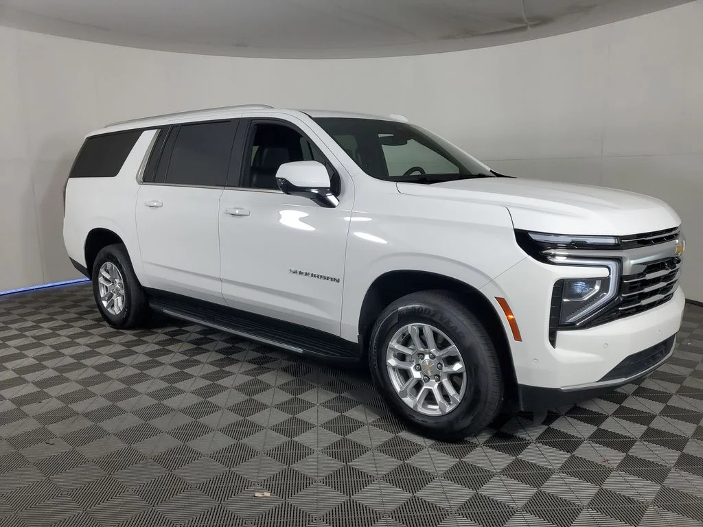 Used 2025 White Chevrolet LT image 2