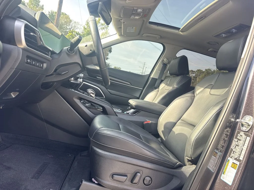Used 2025 Gray Kia S image 33