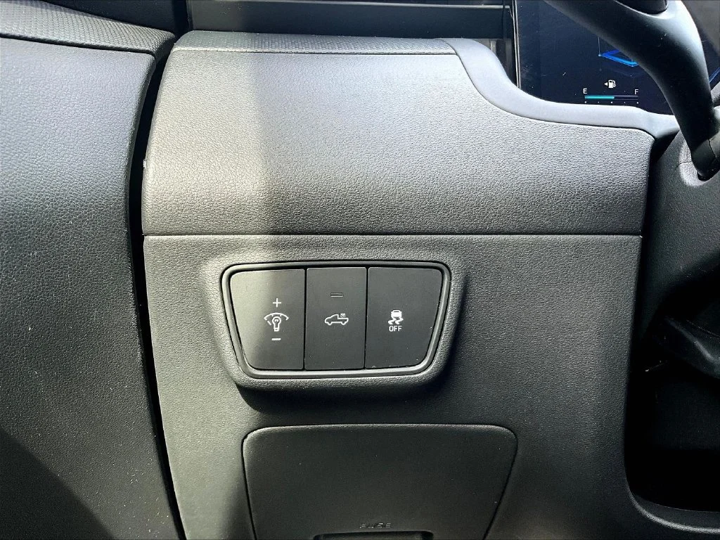 Used 2024 Black Hyundai SEL image 16