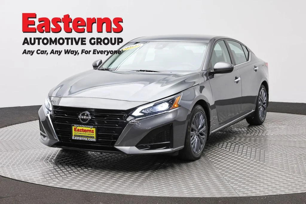 Used 2023 Gray Nissan 2.5 SV image 1