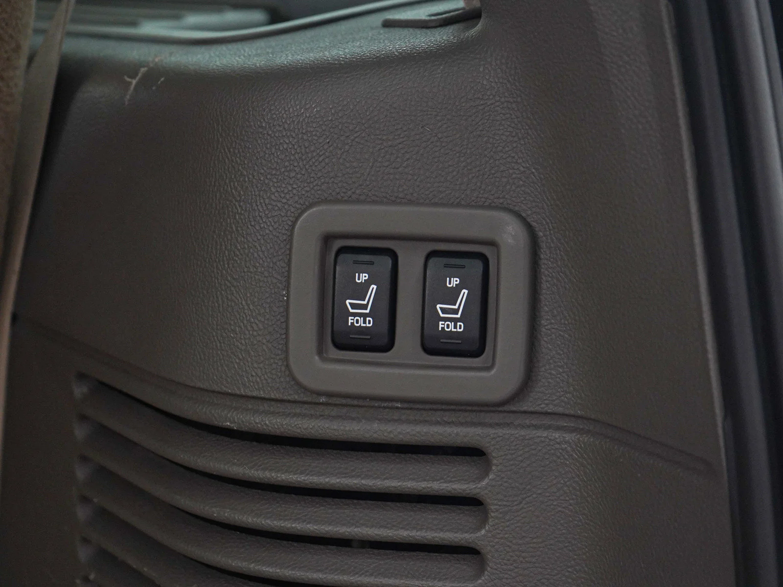 Used 2004 Black Clearcoat Lincoln Ultimate image 20