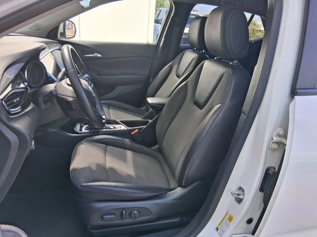 Used 2023 SUMMIT WHITE Buick Select image 17