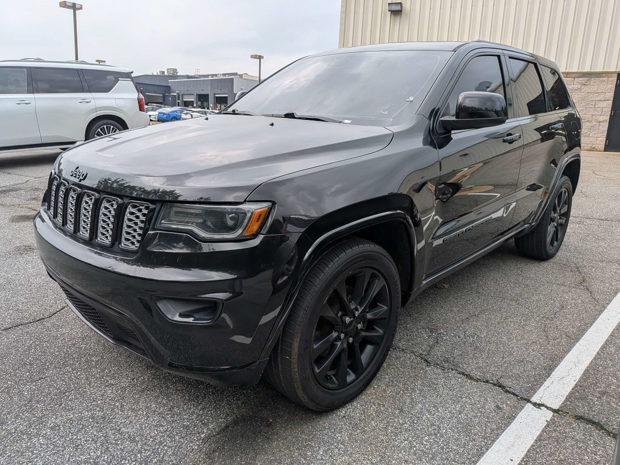 Used 2020 Black Jeep Altitude image 4