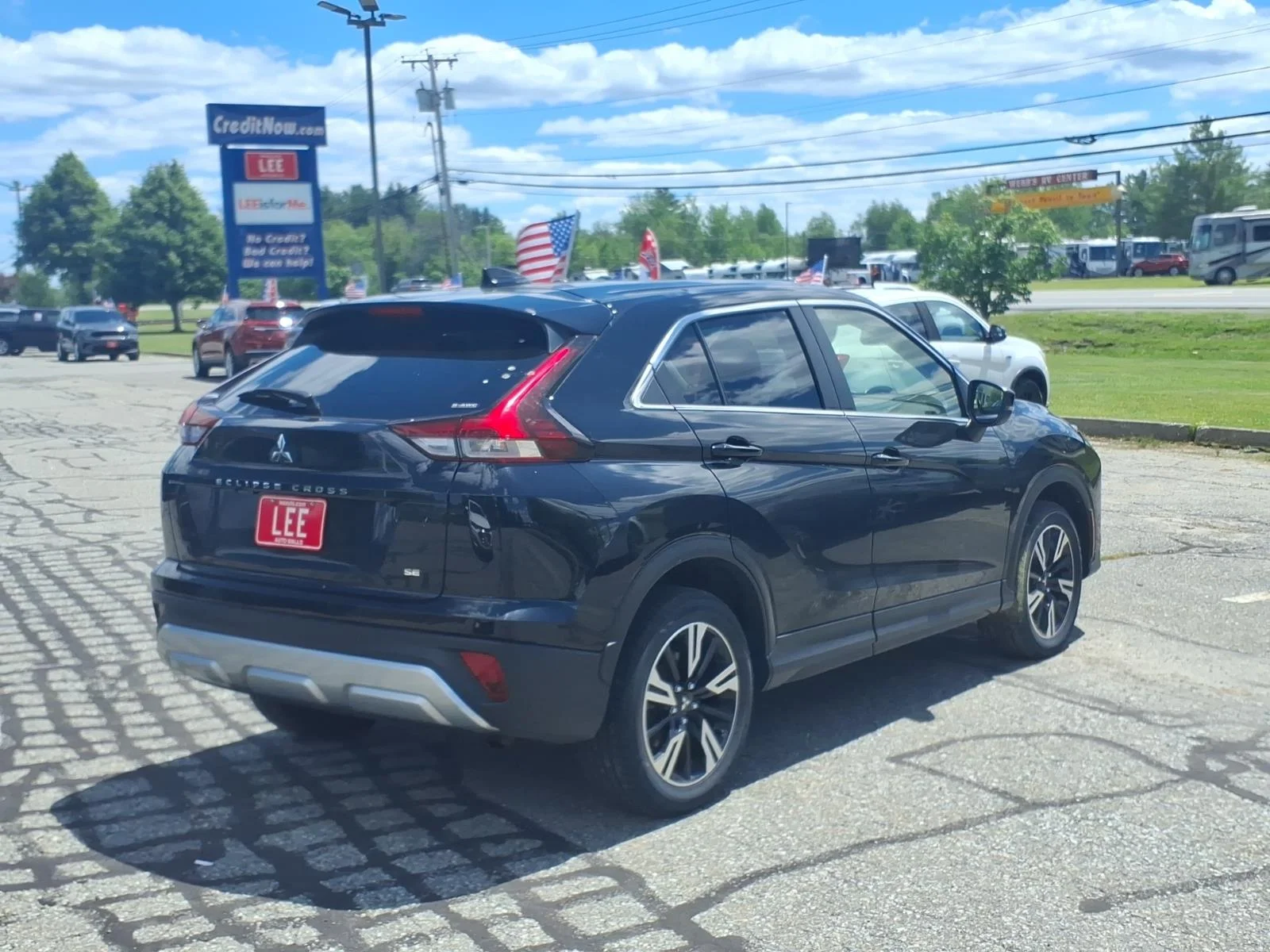 Used 2024 Labrador Black Mitsubishi SE image 6
