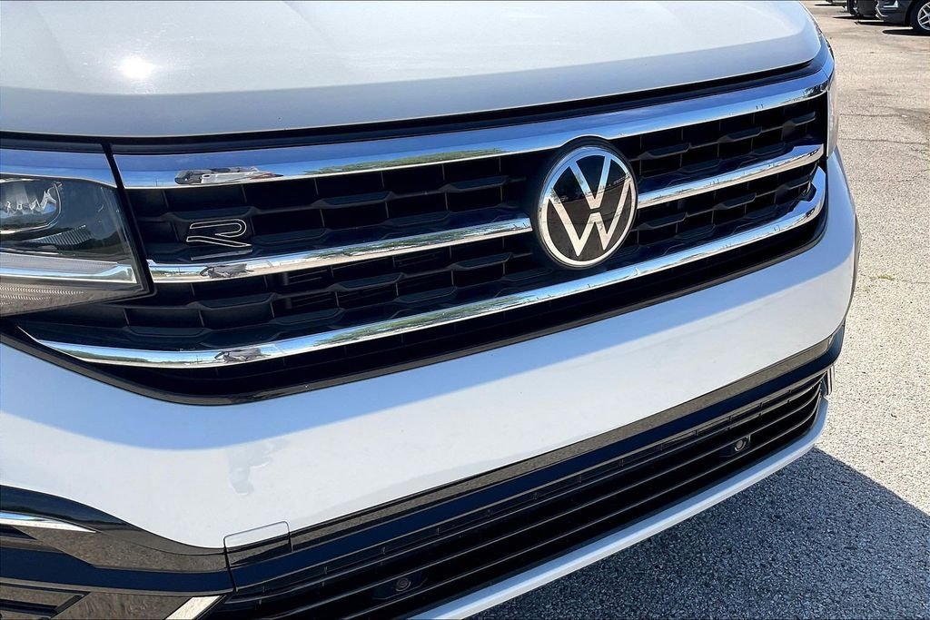 Used 2021 Pure White Volkswagen 3.6L V6 SE w/Technology R-Line image 34